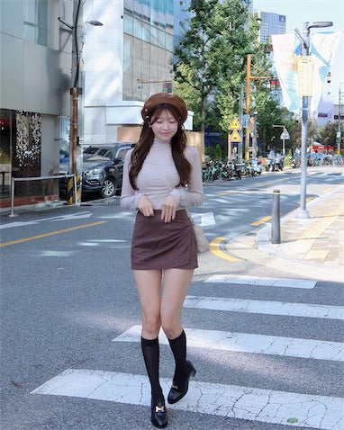 30歳元アイドル、秋服ミニスカートから美脚スラリ「女神様やなあ」「めっちゃ可愛い」