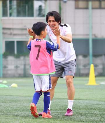 中村敬斗が大人気 小学生から質問殺到 容赦ない直球質問に苦笑い「結構エグいのきたな」