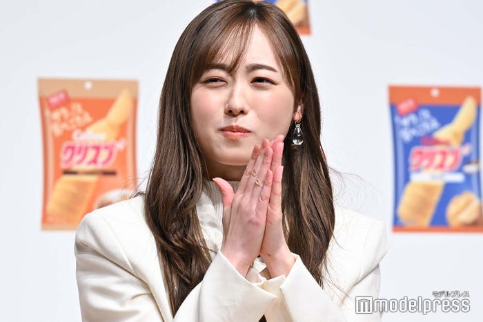 新商品を完食した福原遥(C)モデルプレス