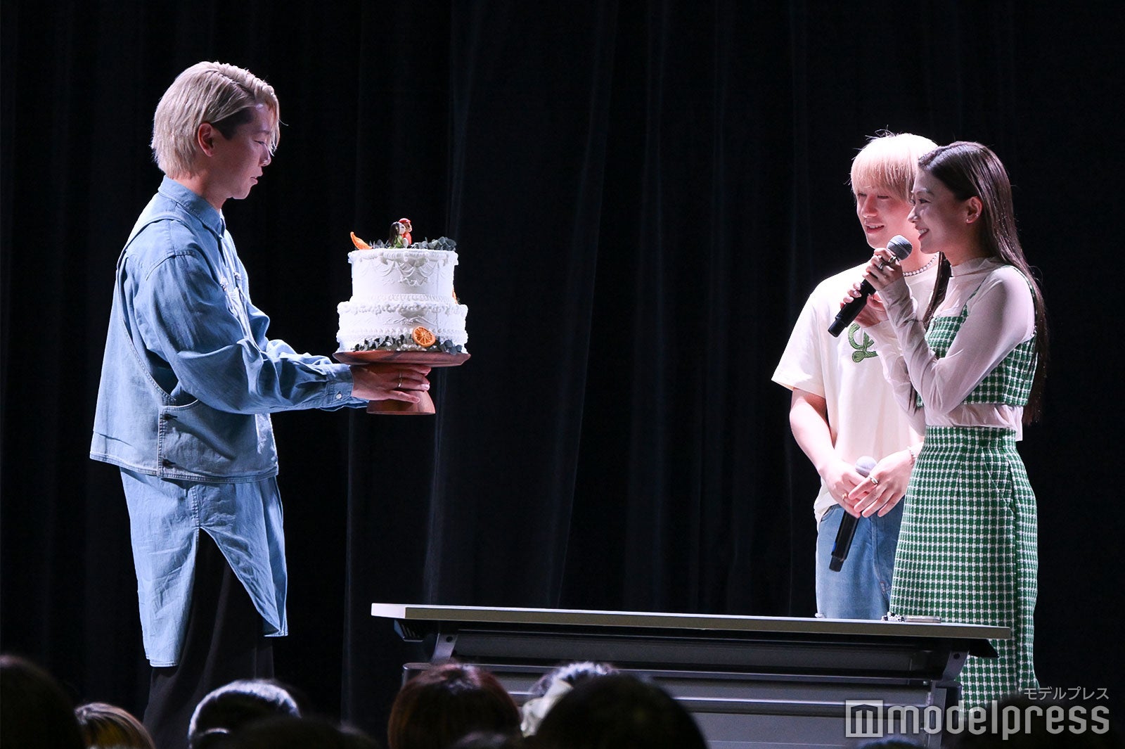 れんゆなへの誕生日ケーキが登場（C）モデルプレス