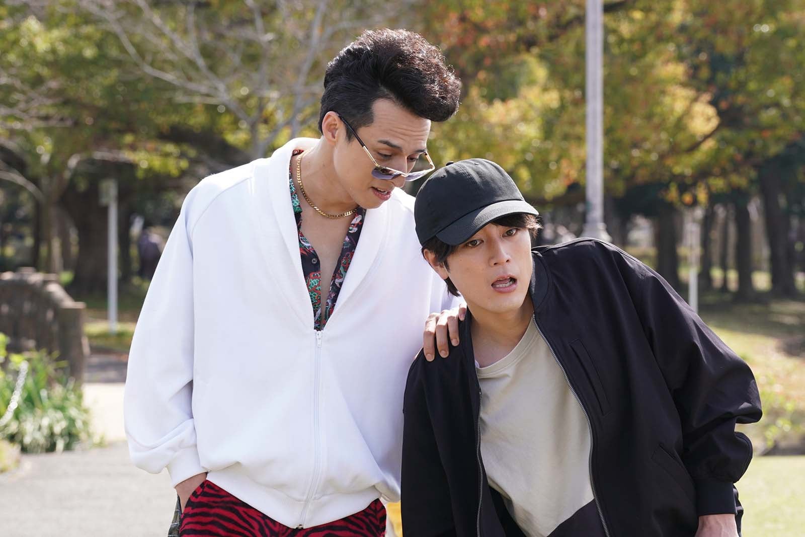 （左から）満島真之介、間宮祥太朗「ナンバMG5」第2話（C）フジテレビ