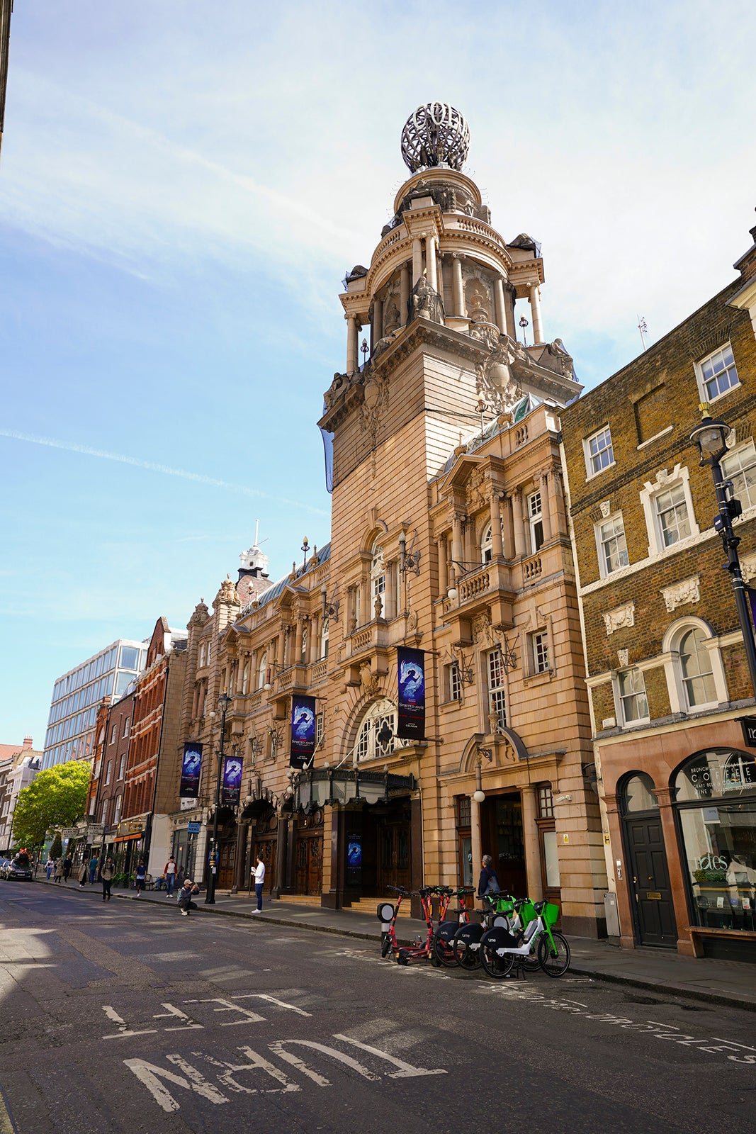 ロンドン・コロシアム、ロンドン市街／舞台「千と千尋の神隠し」ロンドン公演（提供写真）