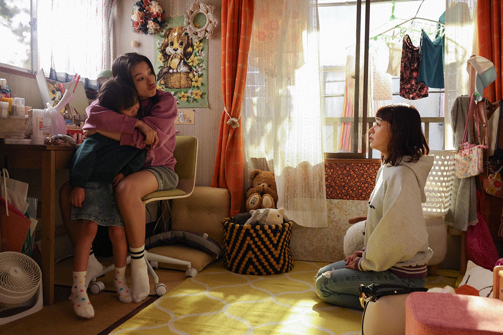 鳴海唯、磯村アメリ、奈緒「あのクズを殴ってやりたいんだ」第1話（C）TBS