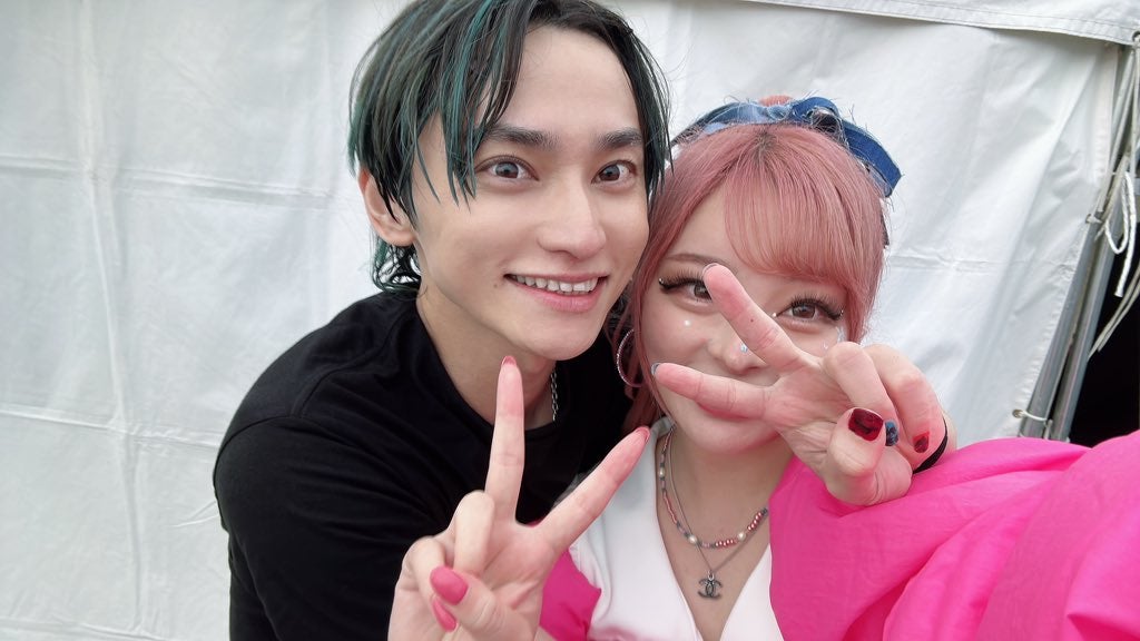 きゃりーぱみゅぱみゅ＆SKY-HI、密着2ショットに「距離感最高」「仲良いの伝わる」の声