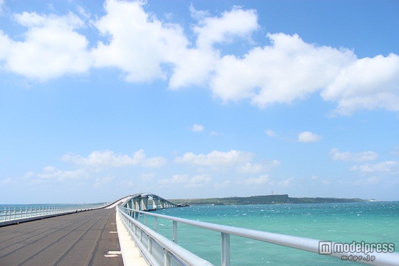 開通まで3カ月を切った伊良部大橋は眺めも最高