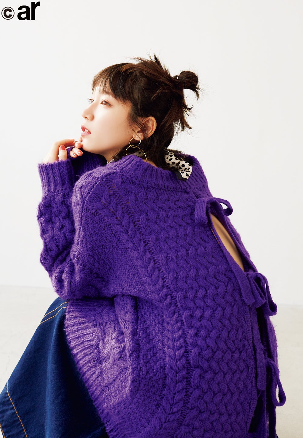 吉岡里帆、美背中チラリ　オンナ度格上げコーデで登場