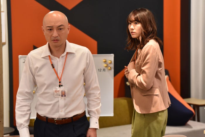 山内圭哉・新垣結衣/「獣になれない私たち」第8話より(C)日本テレビ