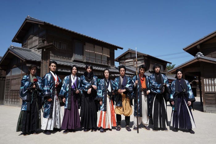 (左から)永田崇人、藤岡真威人、杢代和人、前田拳太郎、奥智哉、羽谷勝太、柊太朗、庄司浩平、阪本奨悟「君とゆきて咲く~新選組青春録~」記者会見より(C)テレビ朝日