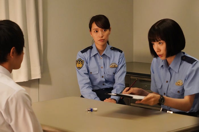 戸田恵梨香、永野芽郁 「ハコヅメ~たたかう!交番女子~」第3話より(C)日本テレビ