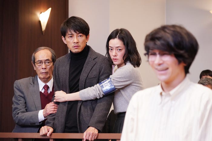 志賀廣太郎、藤木直人、市川実日子、武田真治/「イノセンス~冤罪弁護士~」最終話より(C)日本テレビ
