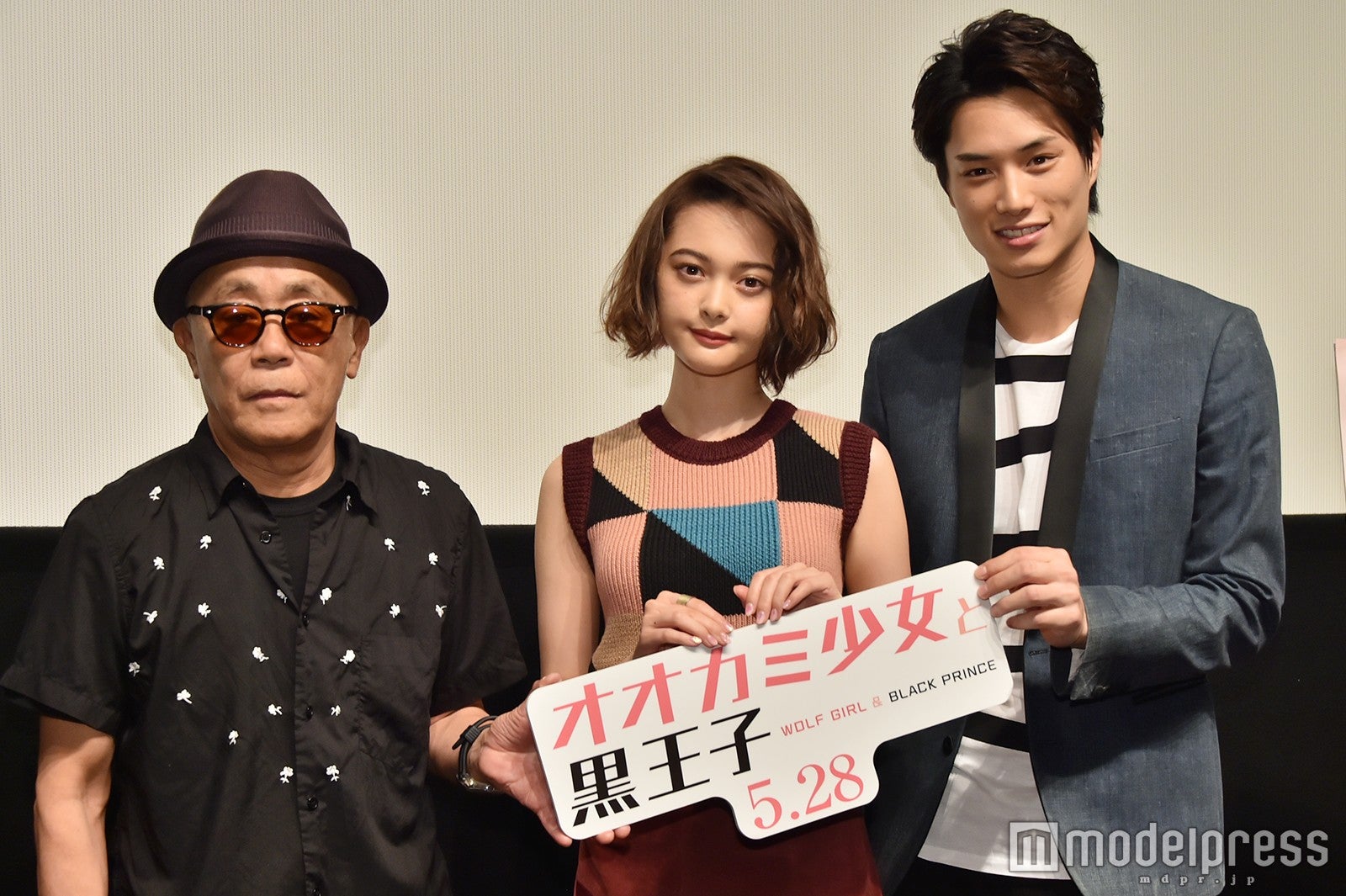 （左から）廣木隆一監督、玉城ティナ、鈴木伸之（C）モデルプレス