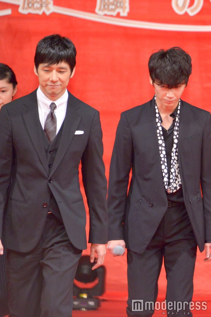 嵐 二宮和也 綾野剛 終始仲良し会見 監督 ニノと綾野ちゃんが兄弟を越えた関係だった と明かす モデルプレス