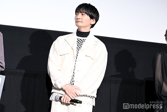 島崎信⻑（C）モデルプレス