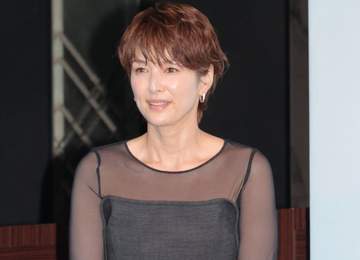 「何ですか？この可愛さは」日9【GIFT】日野（吉瀬美智子）の横にいるブルズ美人誰！？ 公式相関図にいない元宝塚女優に騒然「スーパー美人」「すんげぇ可愛い」