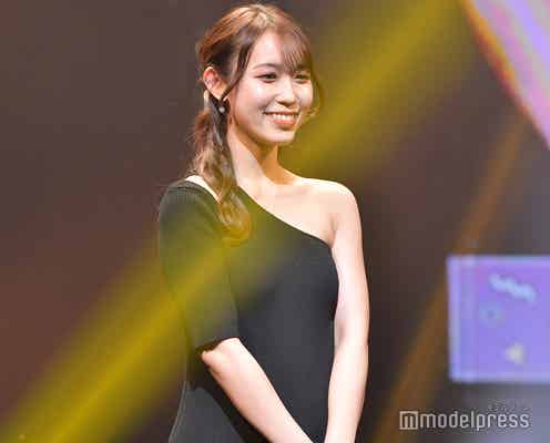 “日本一美しい女子大生”元AKB48山本瑠香、SEXYドレスで美デコルテ大胆披露<学生ランウェイ>