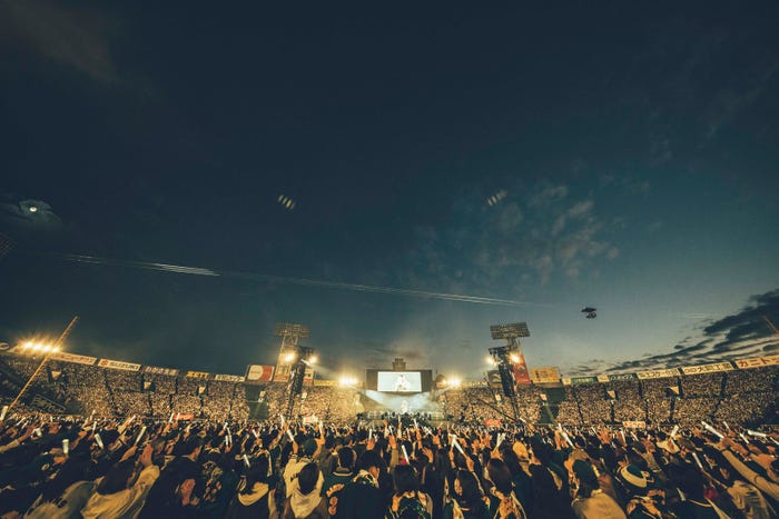 「AIMYON 弾き語りLIVE 2022 -サーチライト- in 阪神甲子園球場」/撮影:横山マサト