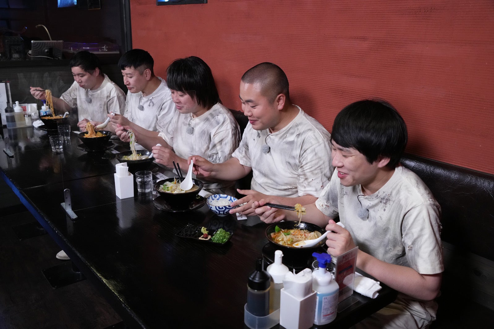 （左から）せいや、長田庄平、松尾駿、岡部大、秋山寛貴（C）フジテレビ