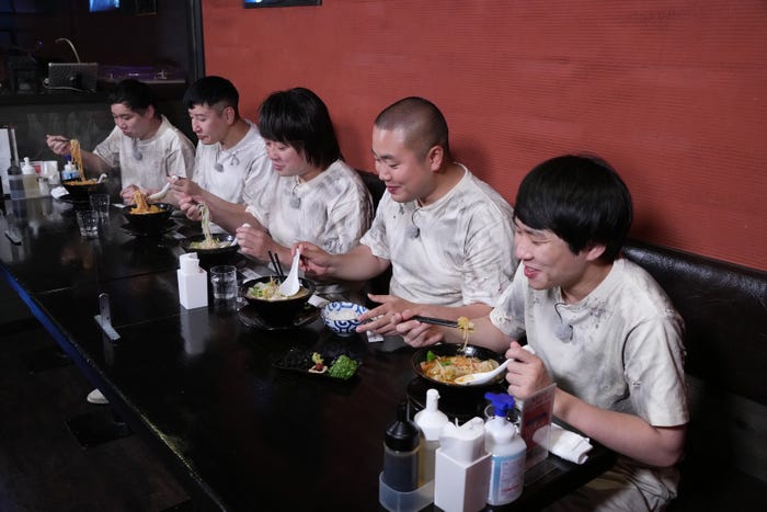 (左から)せいや、長田庄平、松尾駿、岡部大、秋山寛貴(C)フジテレビ