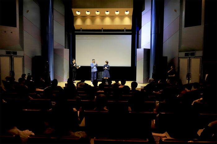 舞台挨拶の様子(提供写真)