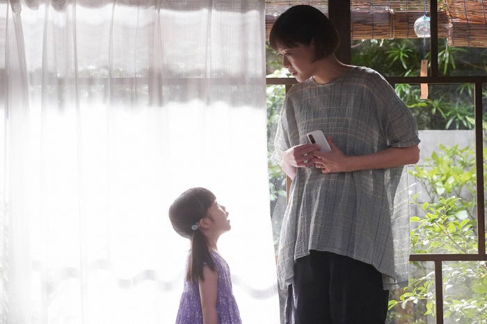 加藤柚凪、上野樹里「監察医 朝顔」第6話より(C)フジテレビ