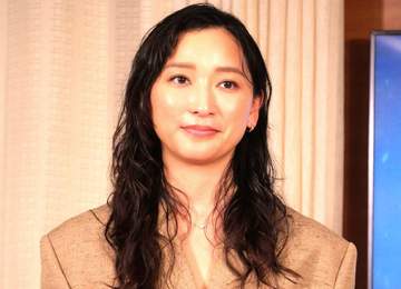 熱波のパリ在住・杏 灼熱で緑の芝生が枯れて白くなった 現地様子をSNSに「植物や動物たちもかなりダメージ」 手書きの愛犬イラストとともに現状つづる