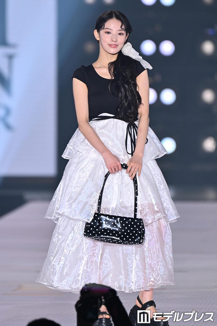 (C)モデルプレス