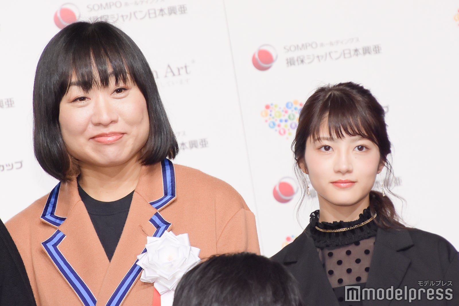 （左から）しずちゃん、若月佑美（C）モデルプレス