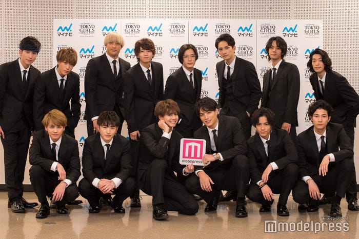 (前列左から)吉野北人、佐野玲於、片寄涼太、鈴木伸之、川村壱馬、清原翔(後列左より)長谷川慎、藤原樹、関口メンディー、飯島寛騎、塩野瑛久、町田啓太、遠藤史也、こだまたいち(C)モデルプレス
