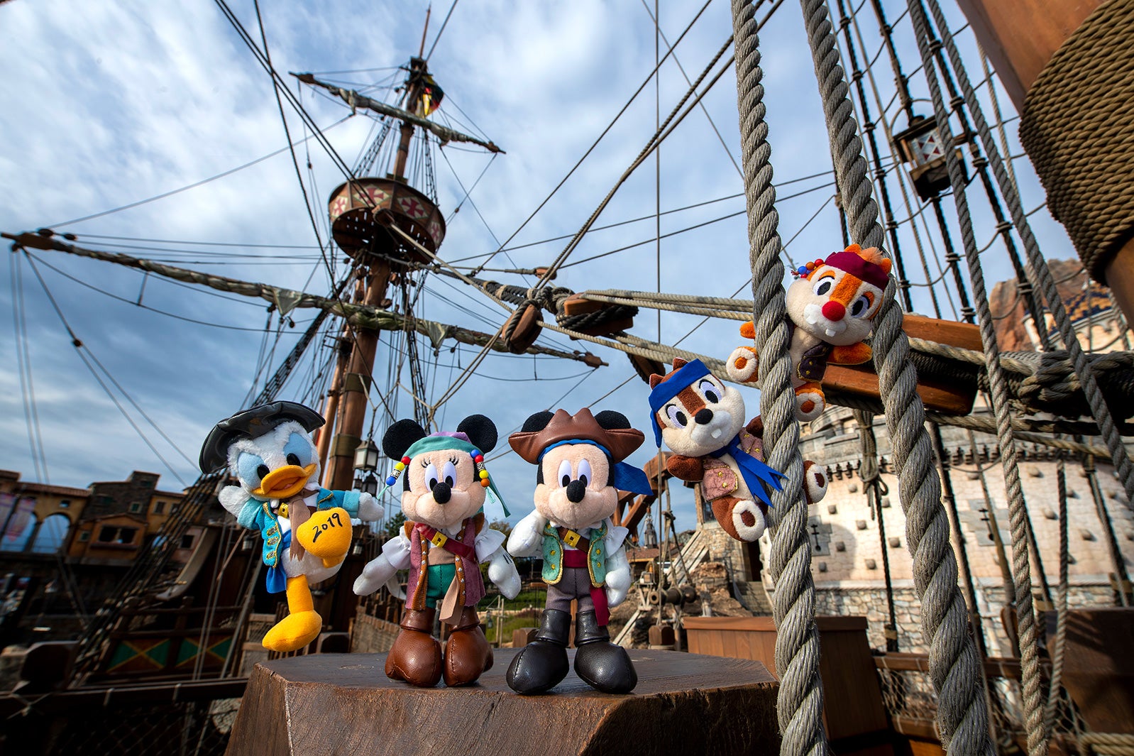 ぬいぐるみバッジ（各¥1,700／チップとデールはセットで2,800円）（C）Disney