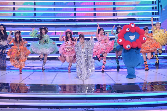 「第76回NHK紅白歌合戦」CANDY TUNE、天童よしみ、FRUITS ZIPPER(C)NHK