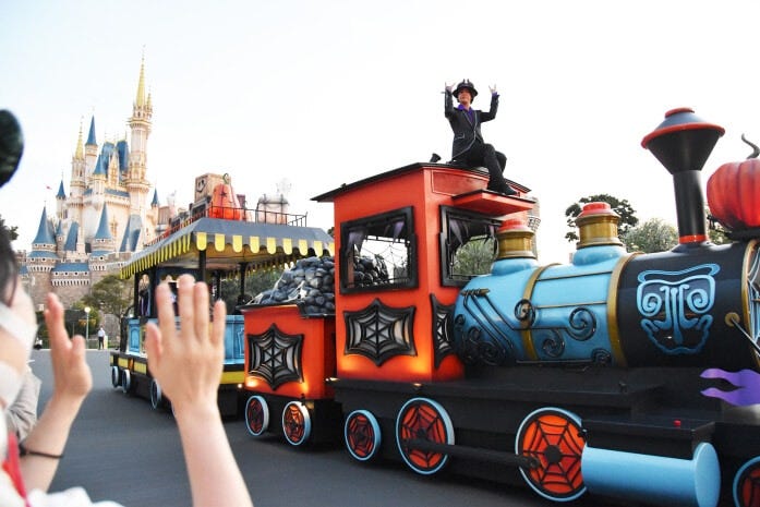 『眠れる森の美女』の“マレフィセント”の手下“マルフィ”が、マックスが乗っていた場所に