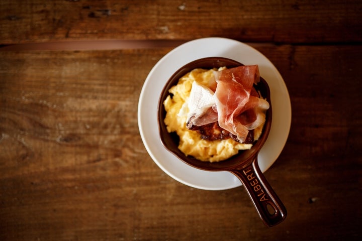 「贅沢フォアグラのふわとろオムレツ 生ハムとクリームチーズ」¥980／画像提供：Sfida Fabbrica
