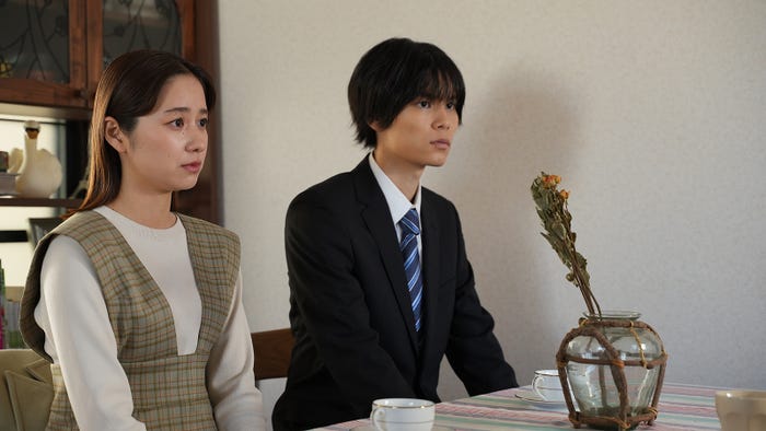 堀田真由、萩原利久「たとえあなたを忘れても」最終話より(C)ABCテレビ