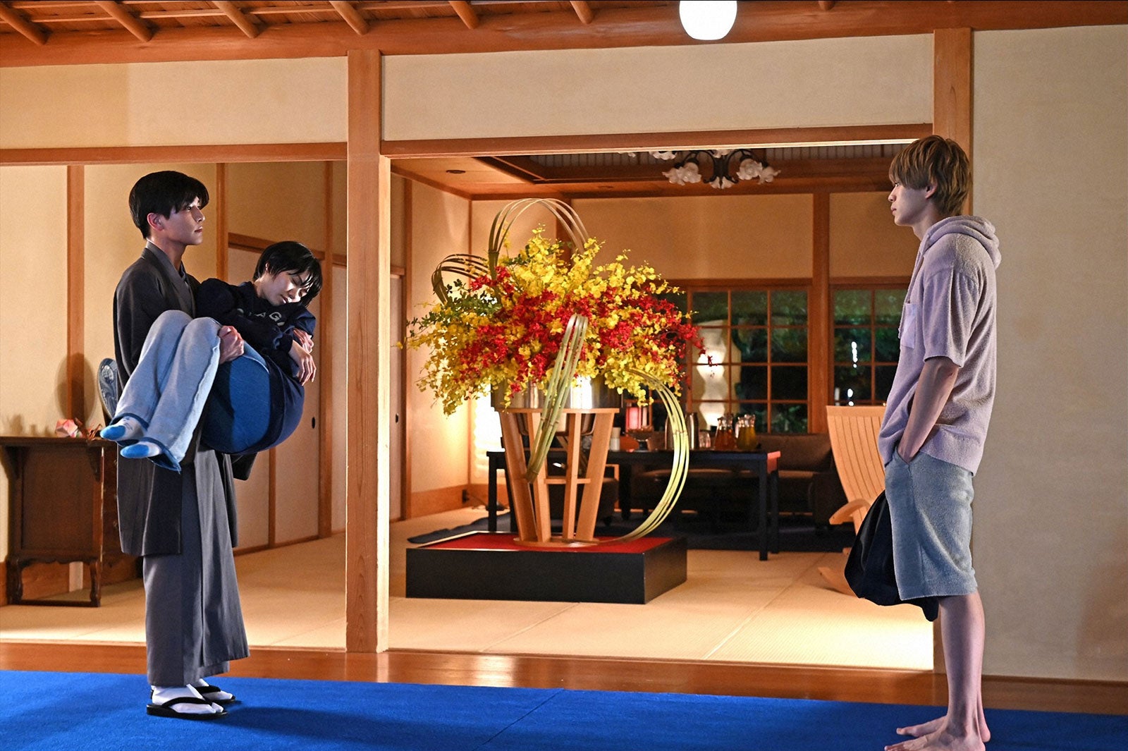 岩田剛典、二階堂ふみ、眞栄田郷敦「プロミス・シンデレラ」第2話より（C）TBS