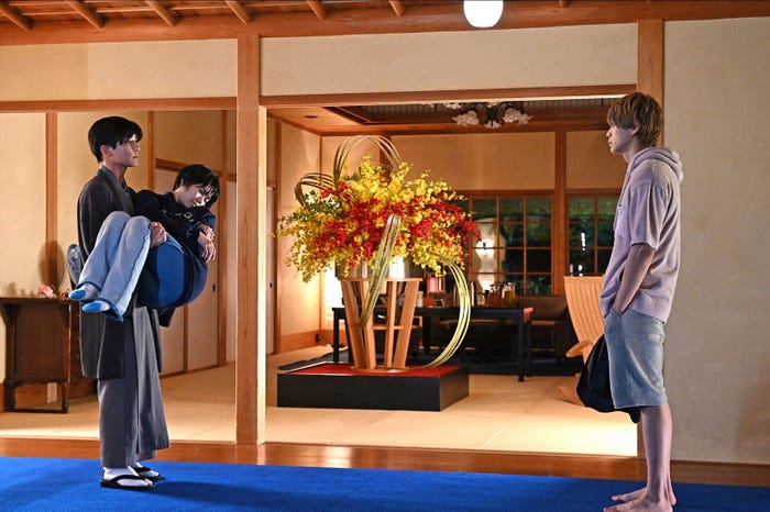 岩田剛典、二階堂ふみ、眞栄田郷敦「プロミス・シンデレラ」第2話より(C)TBS