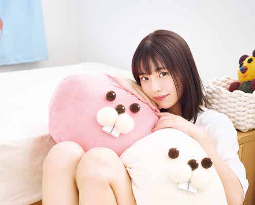 菊地姫奈、コラボグラビアで“最強の殺し屋”に ショーパン&水着姿で魅了
