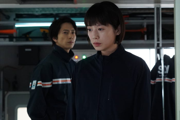 左から)山下智久、夏帆「ブルーモーメント」第3話より(C)フジテレビ