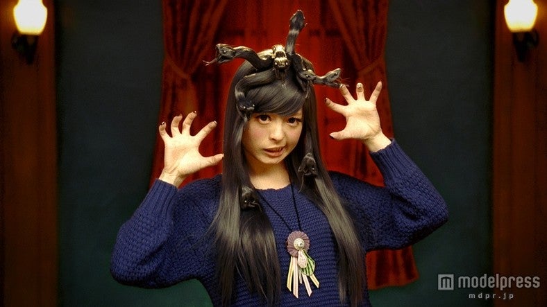 きゃりー扮する“きゃりーかむかむ”／「g.u.」新CM「ファッションモンスター the ファイナル」篇より
