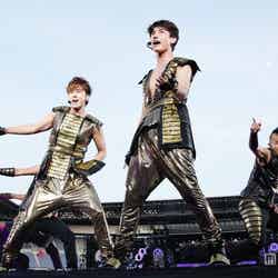 全国ツアーファイナル公演「東方神起 LIVE TOUR 2013～TIME～FINAL in NISSAN STADIUM」を開催した東方神起（左から）ユンホ、チャンミン