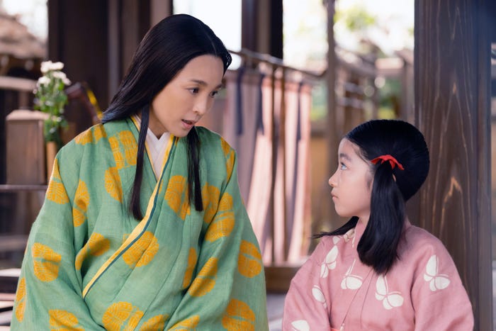 国仲涼子、落井実結子「光る君へ」第1話より(C)NHK
