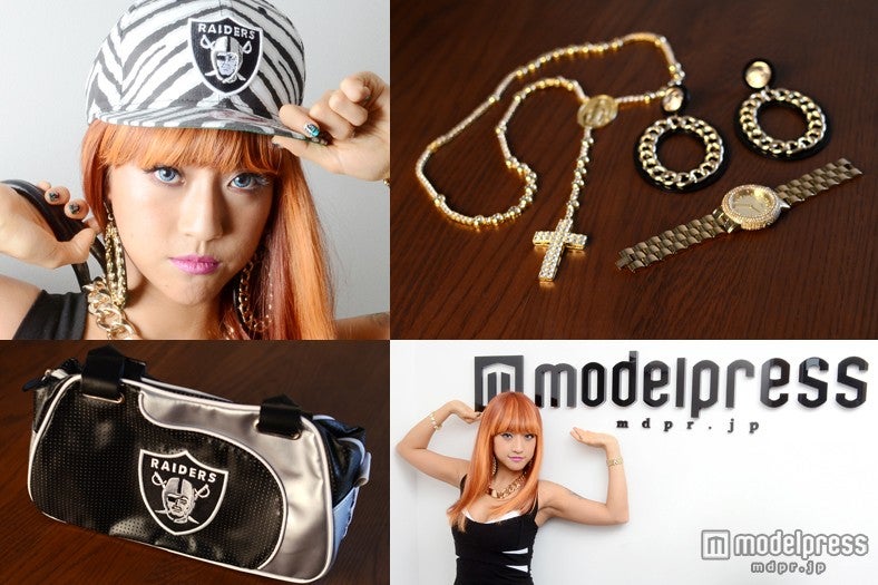 JASMINE（モデルプレス撮り下ろし）／NFL「オークランド・レイダーズ」のキャップにボストンバッグ、「マークバイマークジェイコブス」の腕時計、ネックレスはハマっているロザリオ
