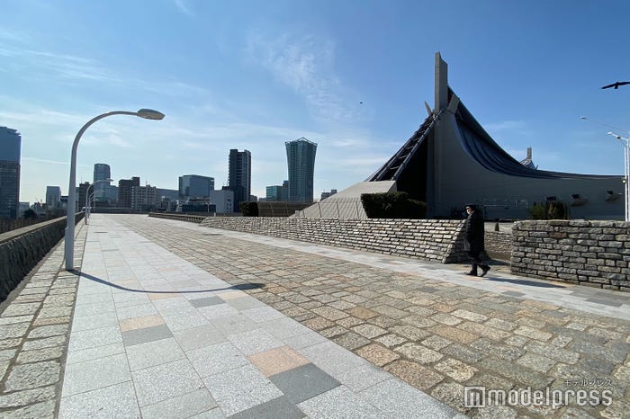 無観客開催となった「第30回 マイナビ 東京ガールズコレクション 2020 SPRING/SUMMER」普段は多くの観客が列をなしているが…(C)モデルプレス