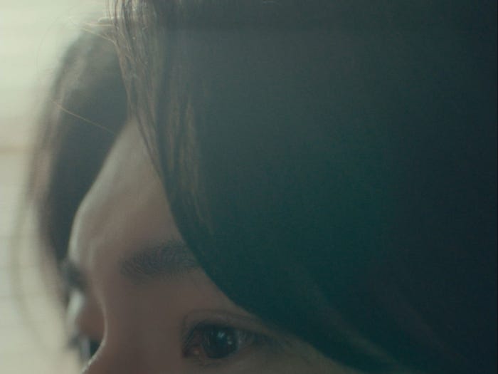 YU/「心鏡」MVより(提供写真)