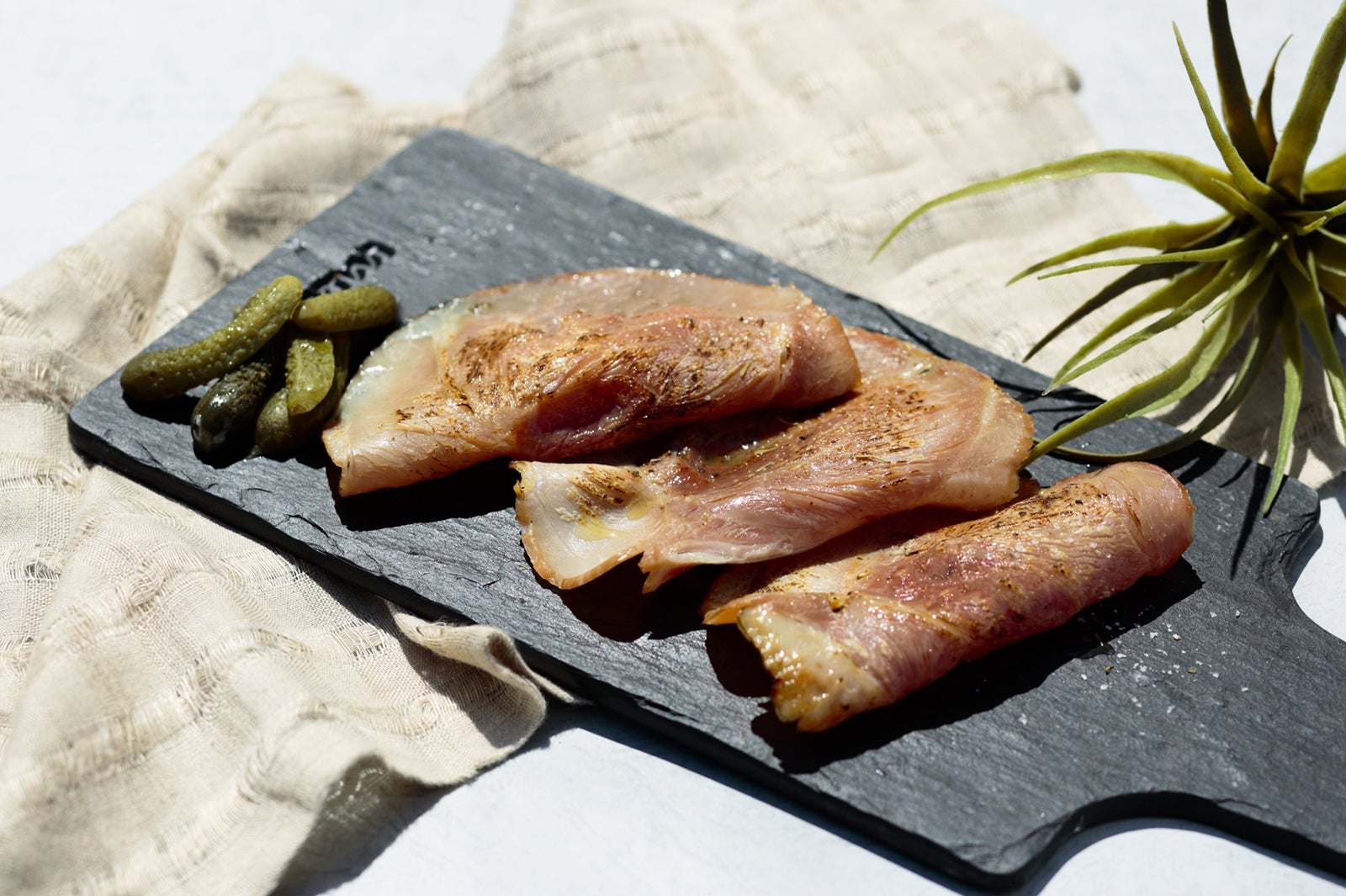 やまと豚の炙りハム（ピクルス添え）650円／画像提供：二子玉川ライズ