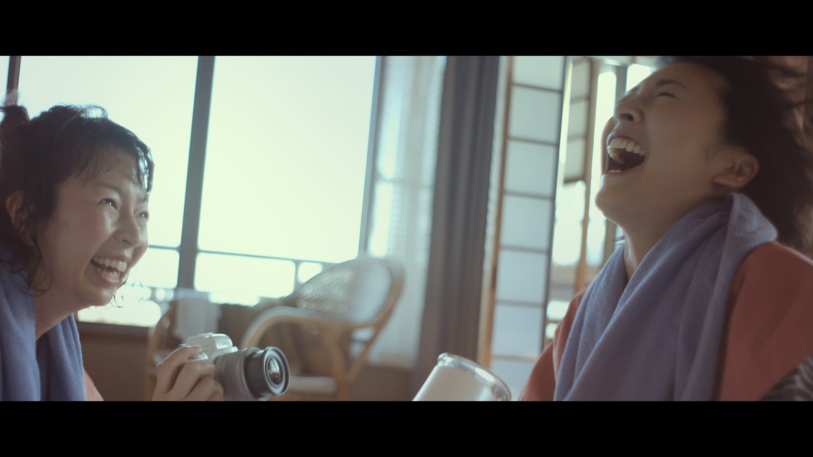 竹内結子出演の新CM『KISS is my life.』篇より（提供写真）