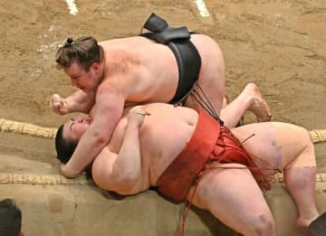 「あああ～」また決定戦V逸の熱海富士が落胆「いや～いや～」とうなり声「ゆうしょう…やっべえ」「甘いな～まだ」安青錦の首投げで仰向けに