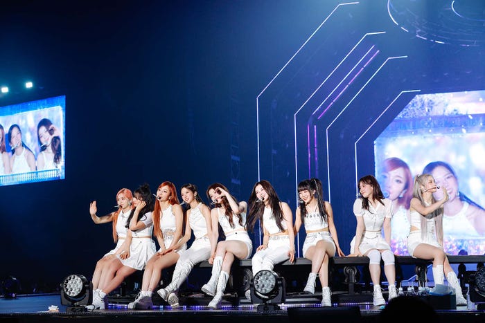 Kep1er(左から)イェソ、マシロ、ヨンウン、ユジン、シャオティン、ダヨン、ヒカル、チェヒョン、ヒュニンバヒエ/撮影:上山陽介、木村泰之(提供写真)