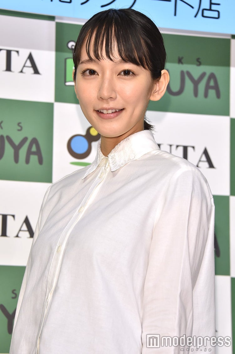 画像8 9 吉岡里帆 一応水着を着ています 渾身作で謎の撮影 モデルプレス