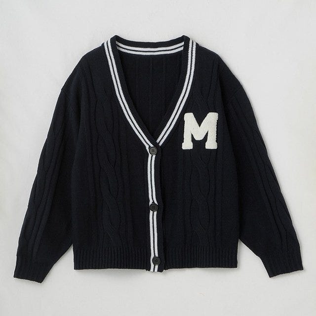 しまむらのロゴ刺繍使いケーブルニットカーディガン（瞬間seju）