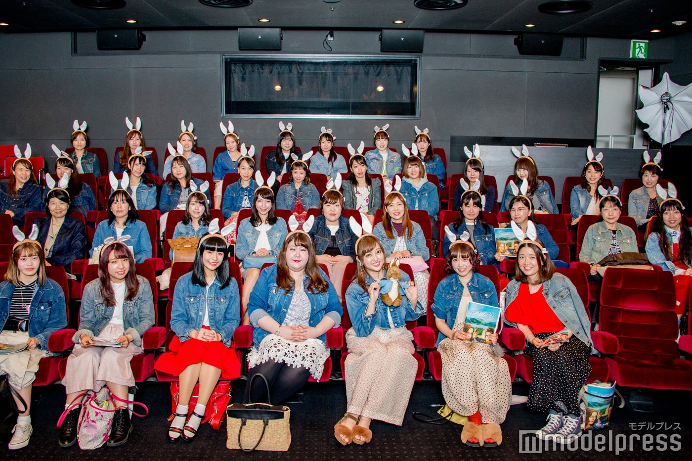 モデルプレス読者と記念撮影(C)モデルプレス